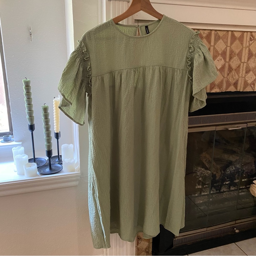 Green flowy dress size small